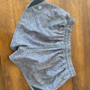 LULULEMON HOTTY HOT SHORTS 2.5